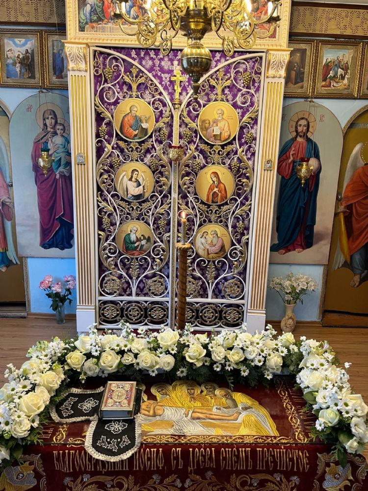 Вынос Плащаницы и Чин погребения.